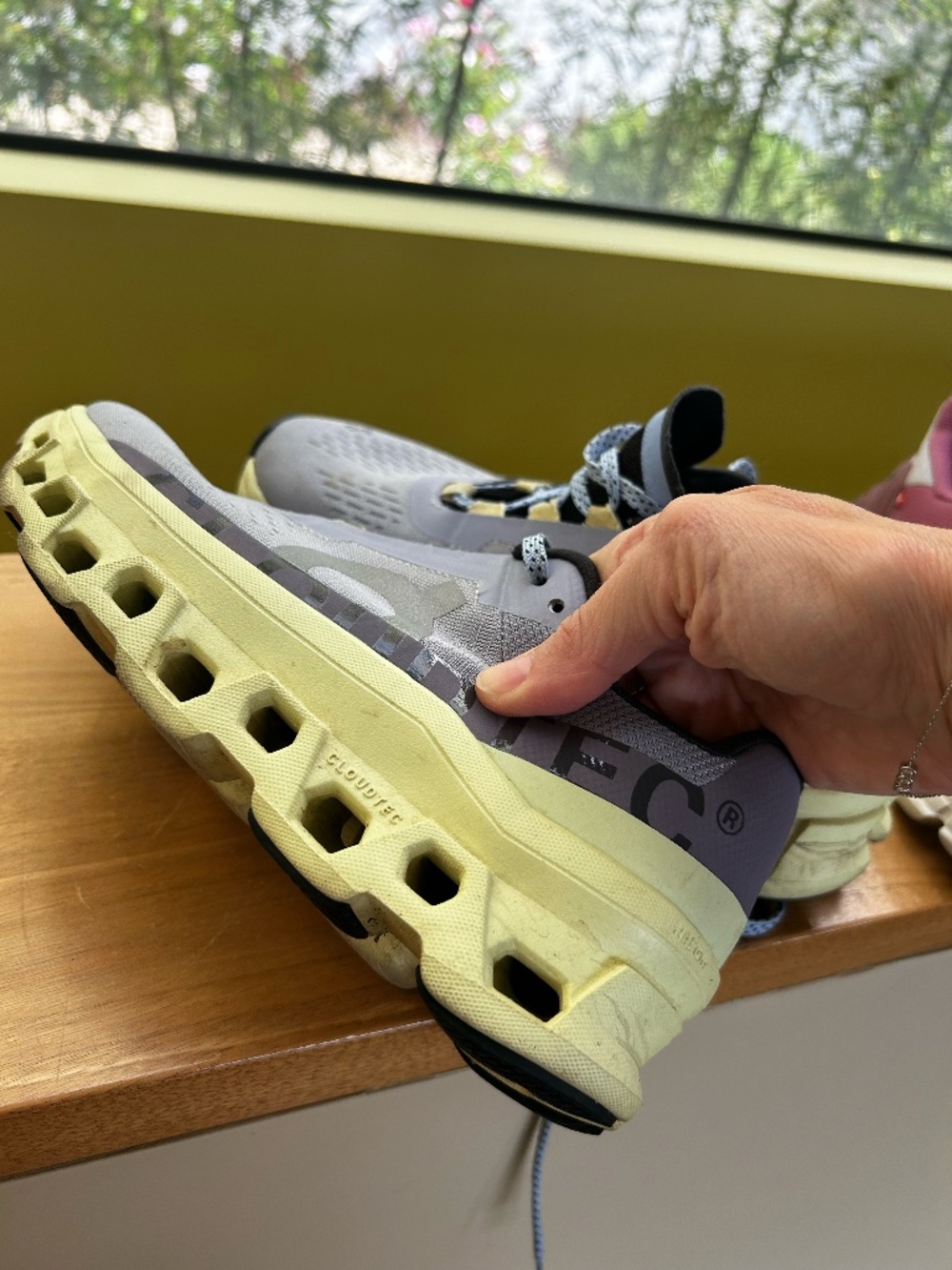 Women’s Size 8.5 ON Cloudmonster Running Shoes - Picture 2 of 7